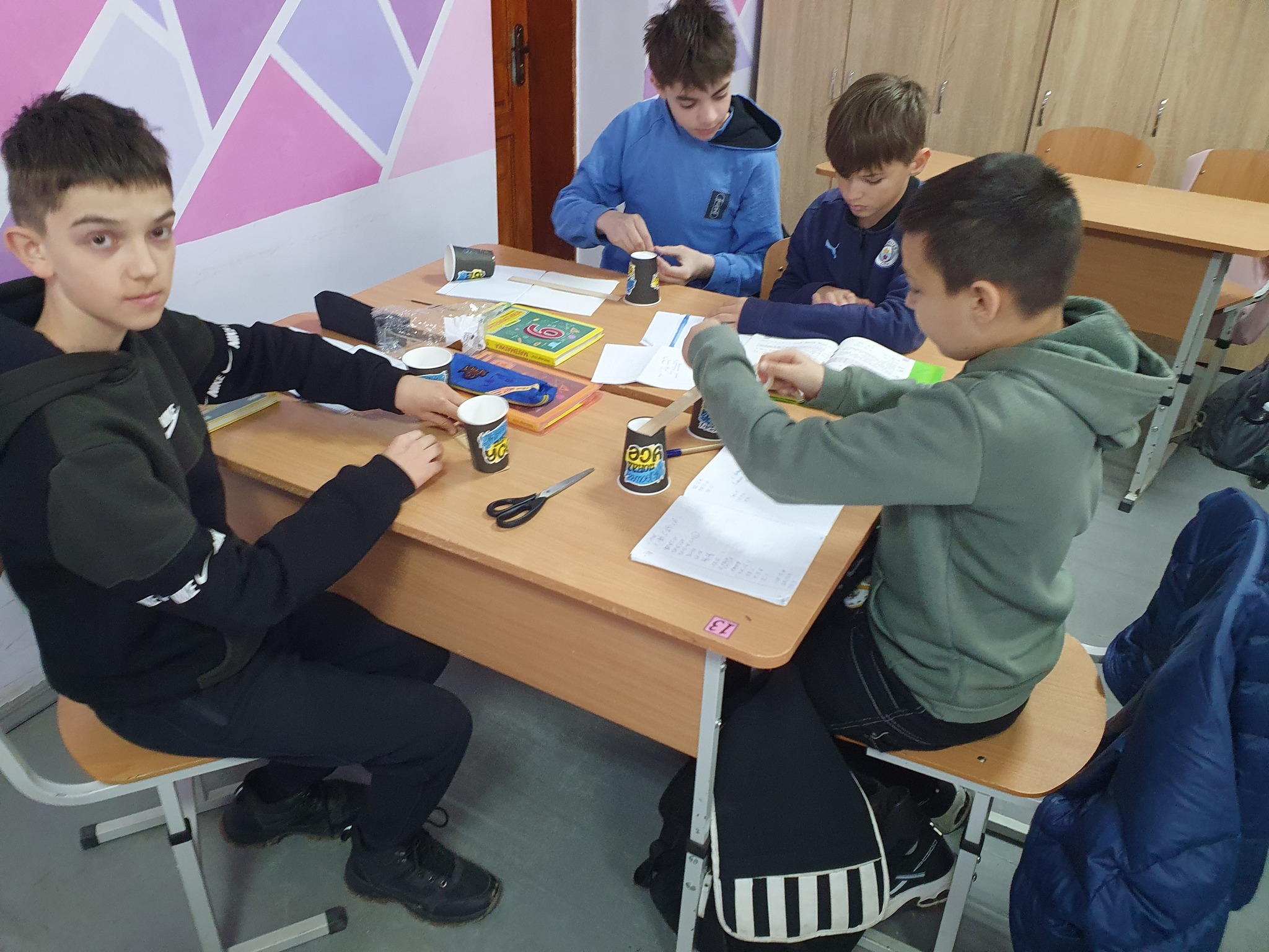 Провели захопливе STEM-заняття, присвячене моделюванню рівнянь за допомогою саморобних ваг-гойдалок.