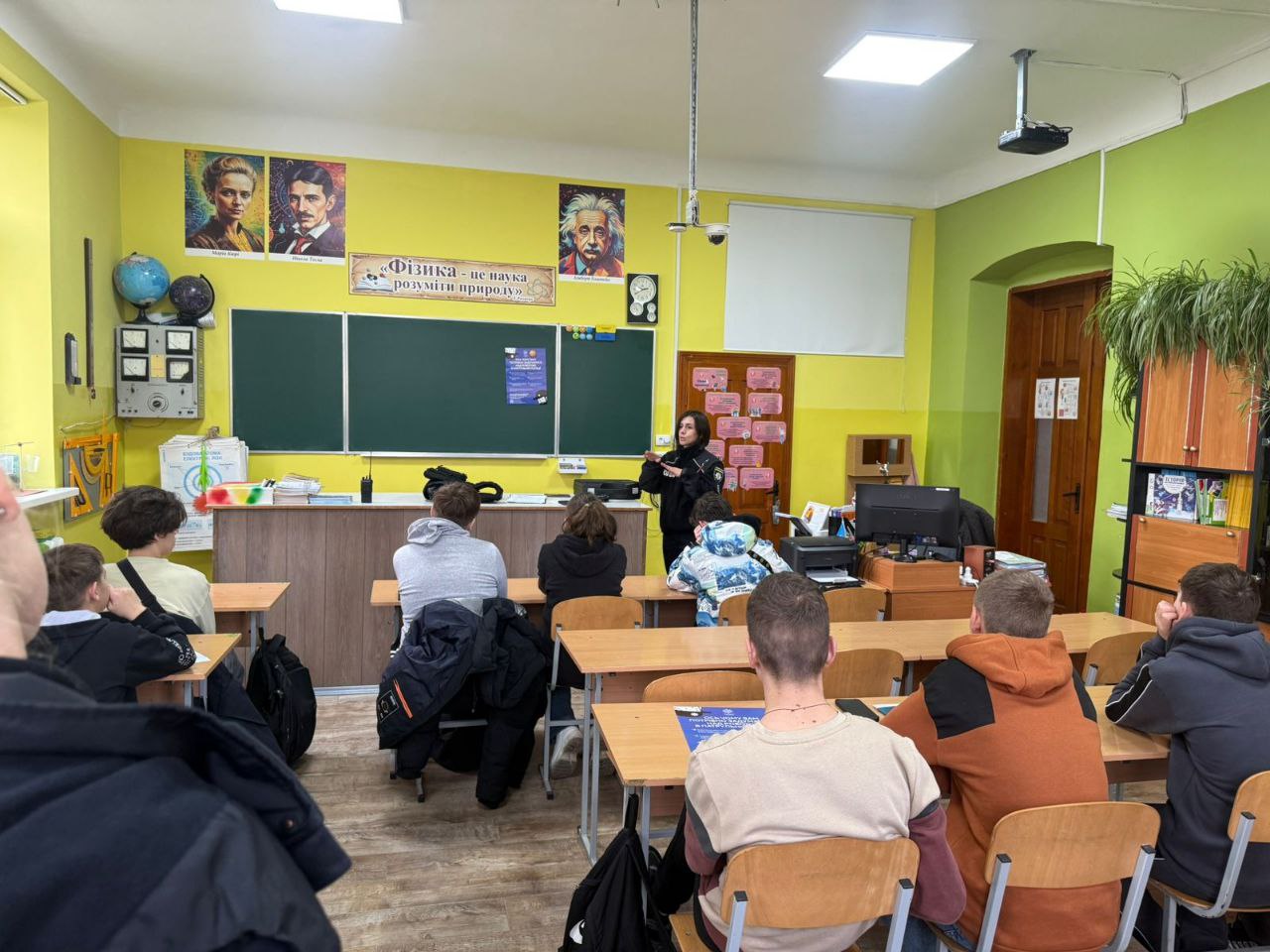 19.11.2025 р. Колесник Ю.В. інспектор з рекрутингу ВКЗ, Ткач А.В. інспектор ВКЗ, старший інспектор з ОД ВСО Жулінська О.С. провели профорієнтаційну роботу з учнями 9-х класів.