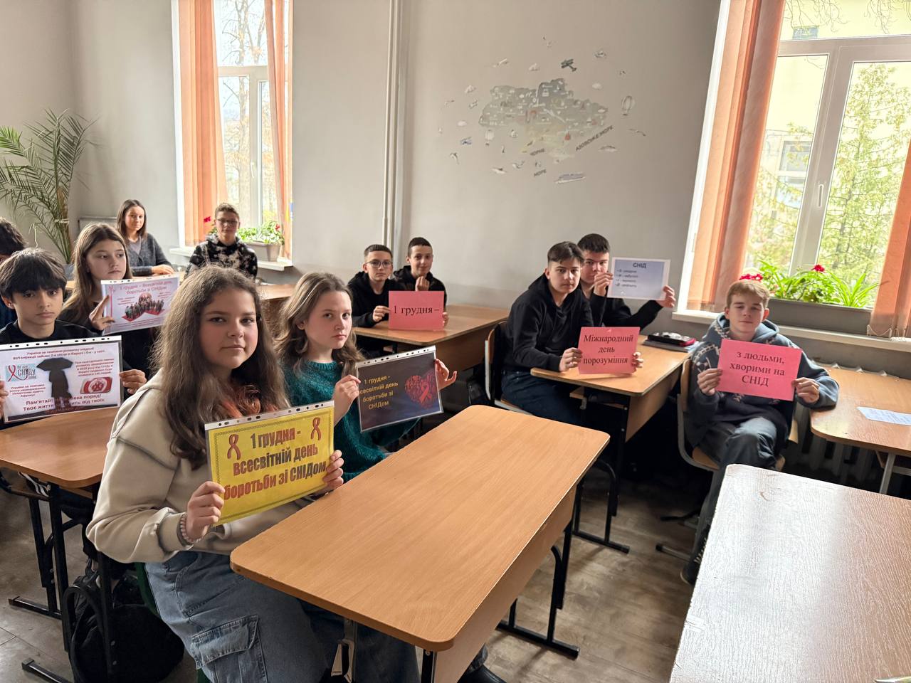 1 Грудня: Всесвітній День Боротьби зі СНІДом – Об’єднаймо Зусилля!